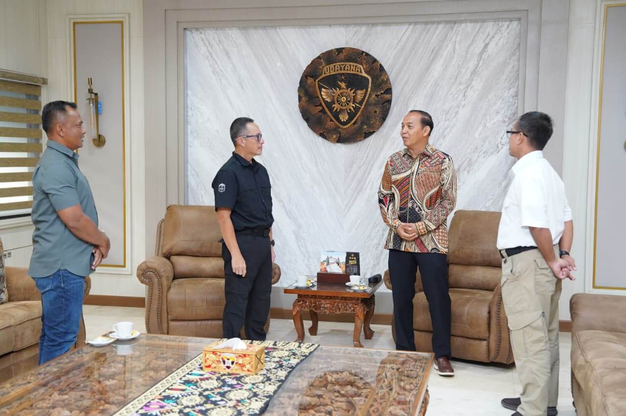Diskusi mengenai penerapan Green Defense Technology untuk mendukung ketahanan wilayah Bali, NTB, dan NTT.